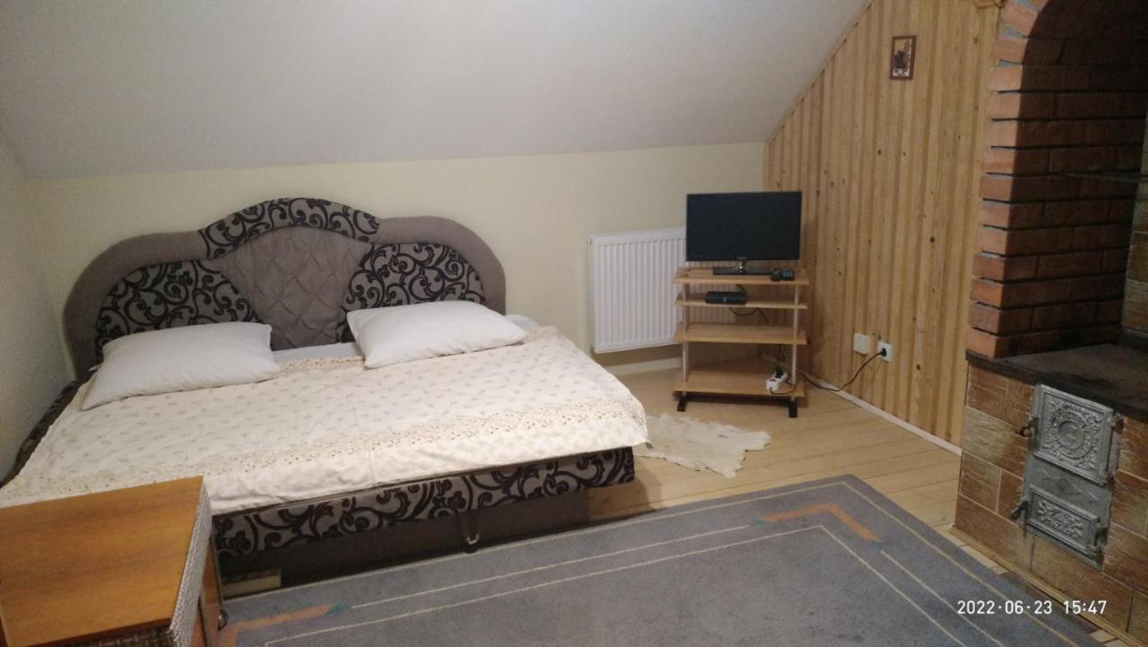 Hotel Pid Skeleyu Lazeshchyna Esterno foto